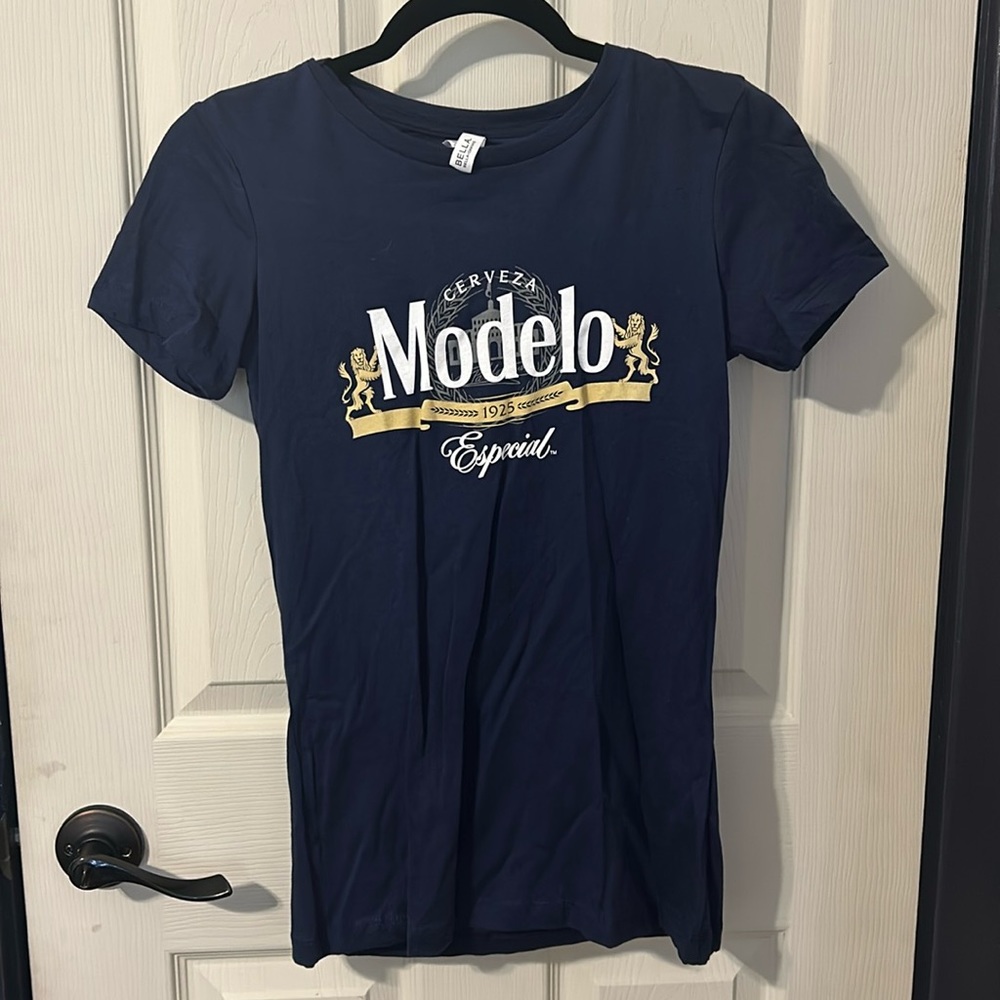Women’s T-shirt, small Modelo alcohol